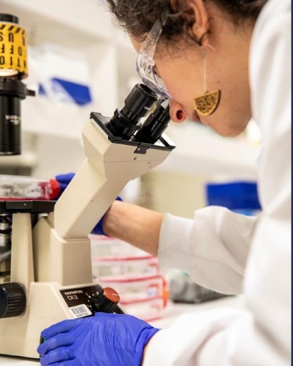 **Olivia Newton John CRI Personalised Lab Tour** | Powered by Givergy